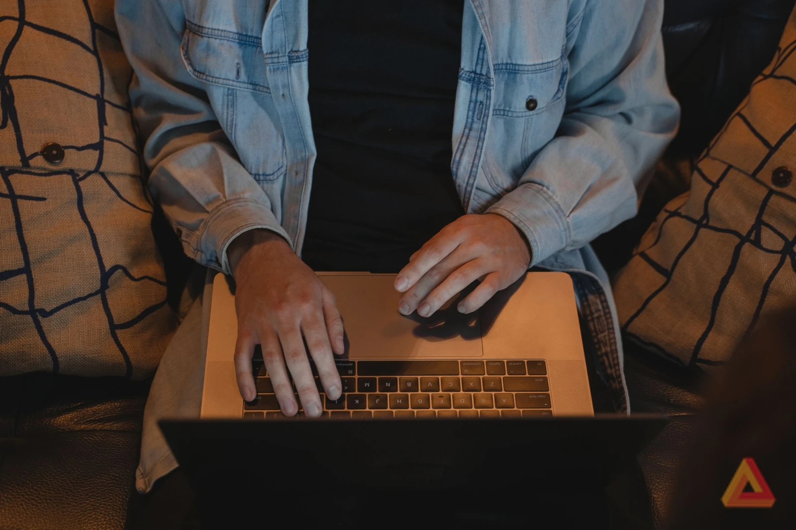 Minh họa giao diện AI Overview trích dẫn nguồn thông tin từ các website chất lượng