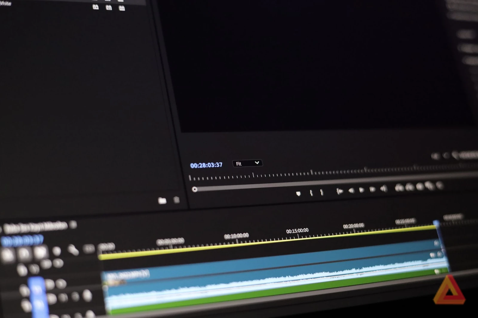 Chuyên viên chỉnh sửa video thao tác tối ưu 3 giây đầu trên phần mềm