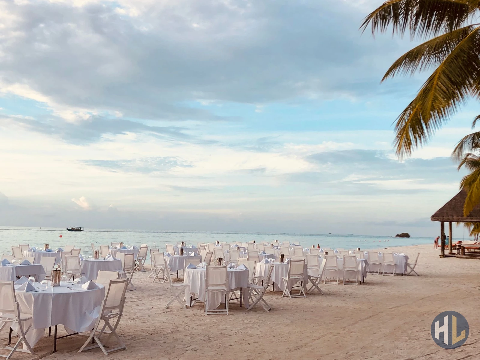 Sân khấu tiệc gala dinner ngoài trời hoành tráng dành cho doanh nghiệp tại Hạ Long