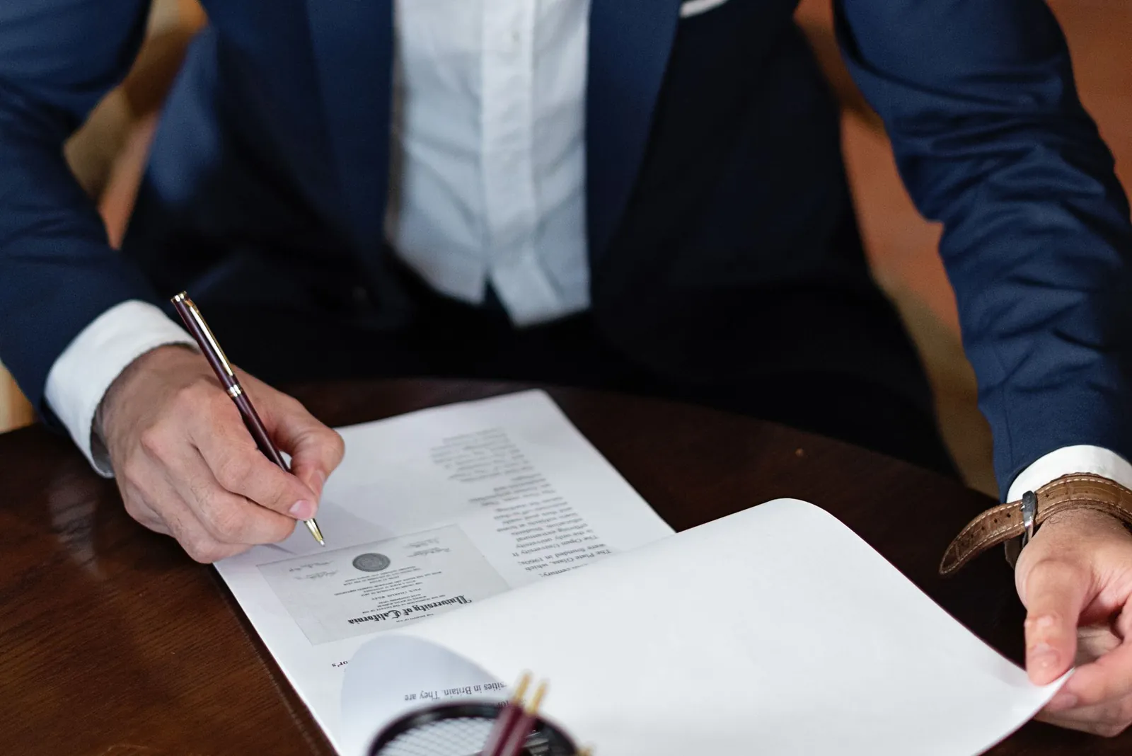 Quy trình ký hợp đồng và đặt cọc thuê villa Hạ Long an toàn cho công ty