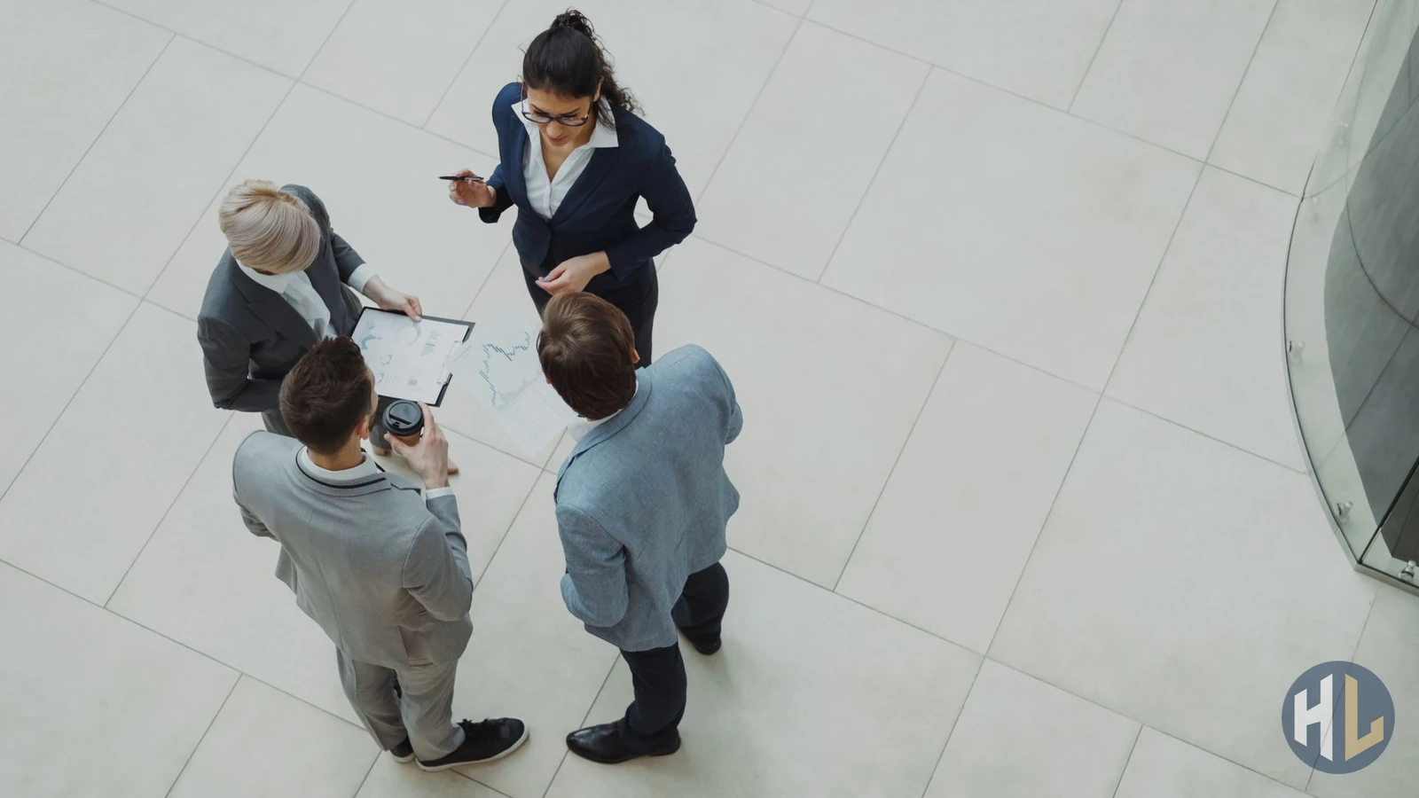 Bảng phân tích lựa chọn địa điểm teambuilding bãi biển Hạ Long dựa trên quy mô công ty